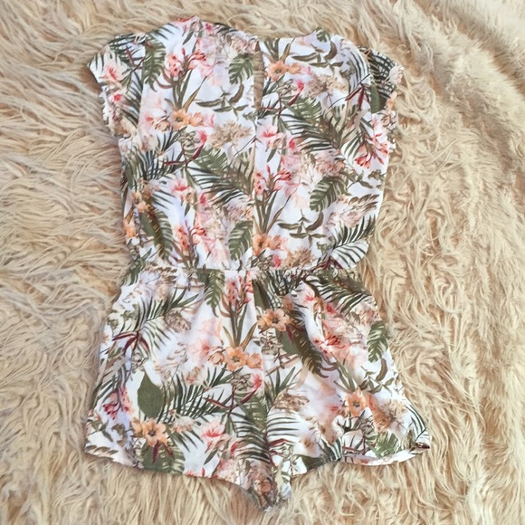 F21 Tropical Romper - Picture 2 of 7